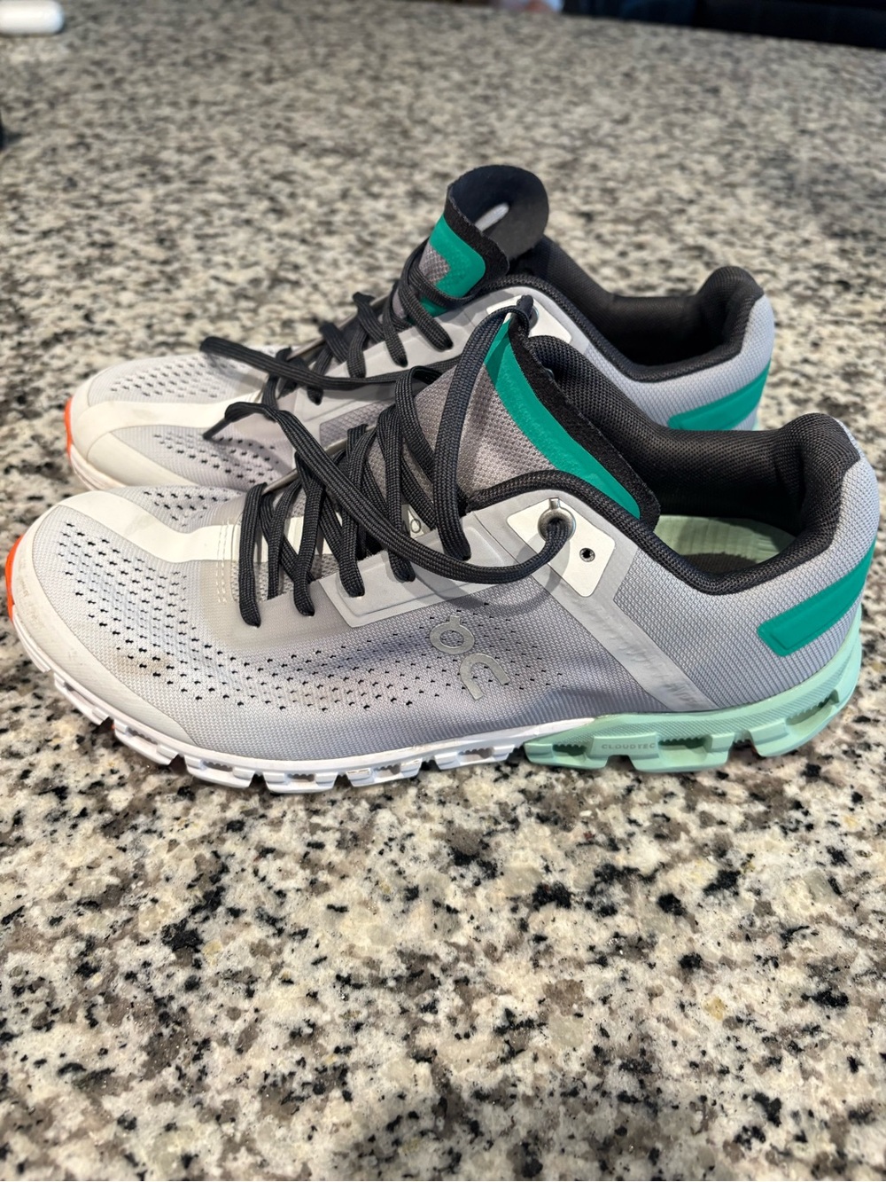 On Cloud Women’s Size 7.5